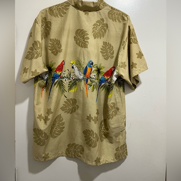 NWOT casual short sleeve button down shirt. - Picture 2 of 3